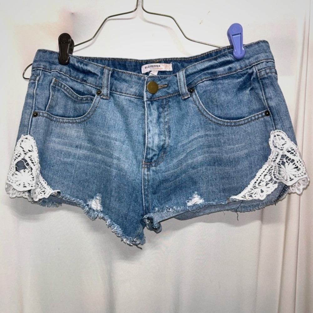 Blu Pepper Lace Trim Distressed Denim Shorts Light Wash Women's Large